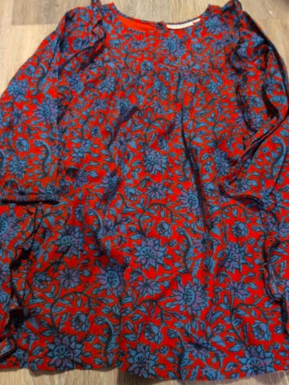 Roller Rabbit tunic top features a red and blue floral prin size 8 girls